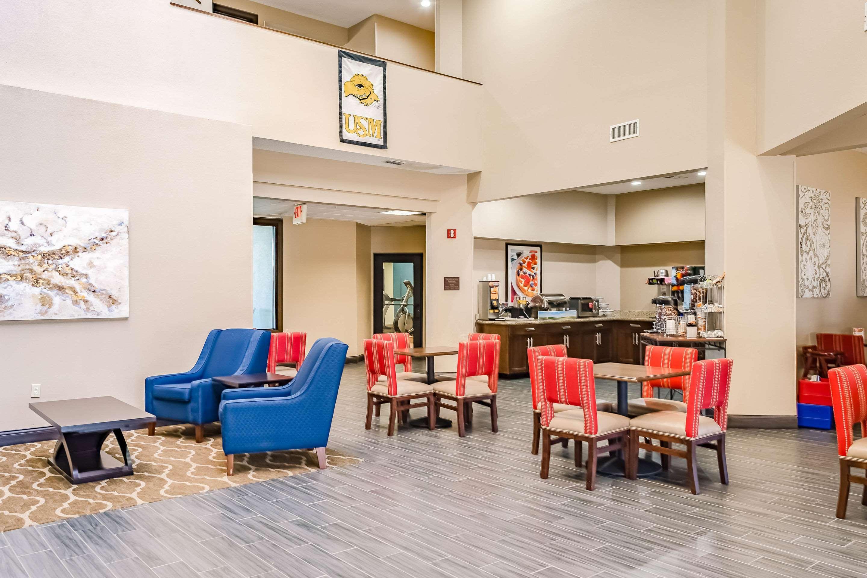 Comfort Suites Hattiesburg Exterior photo