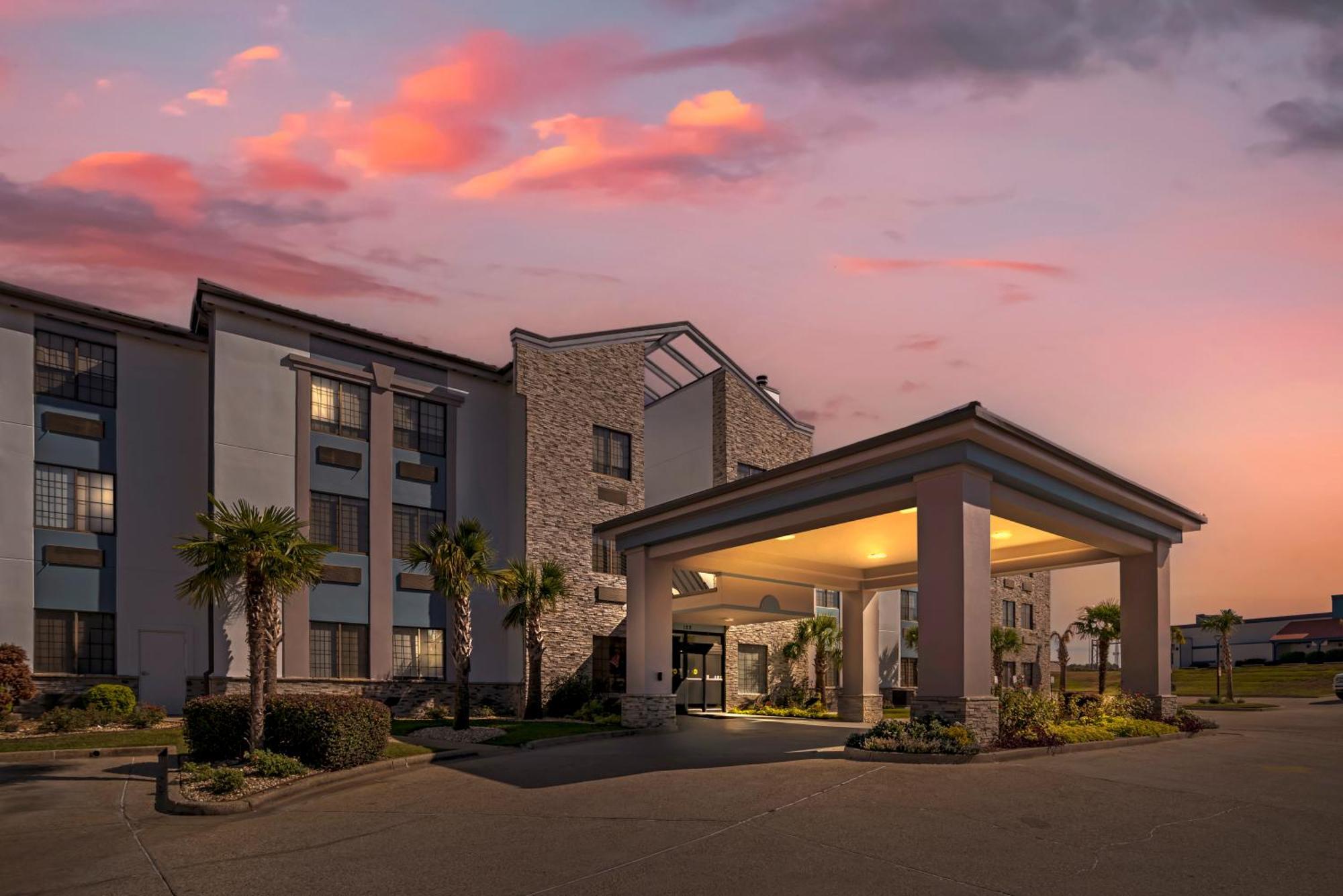 Comfort Suites Hattiesburg Exterior photo